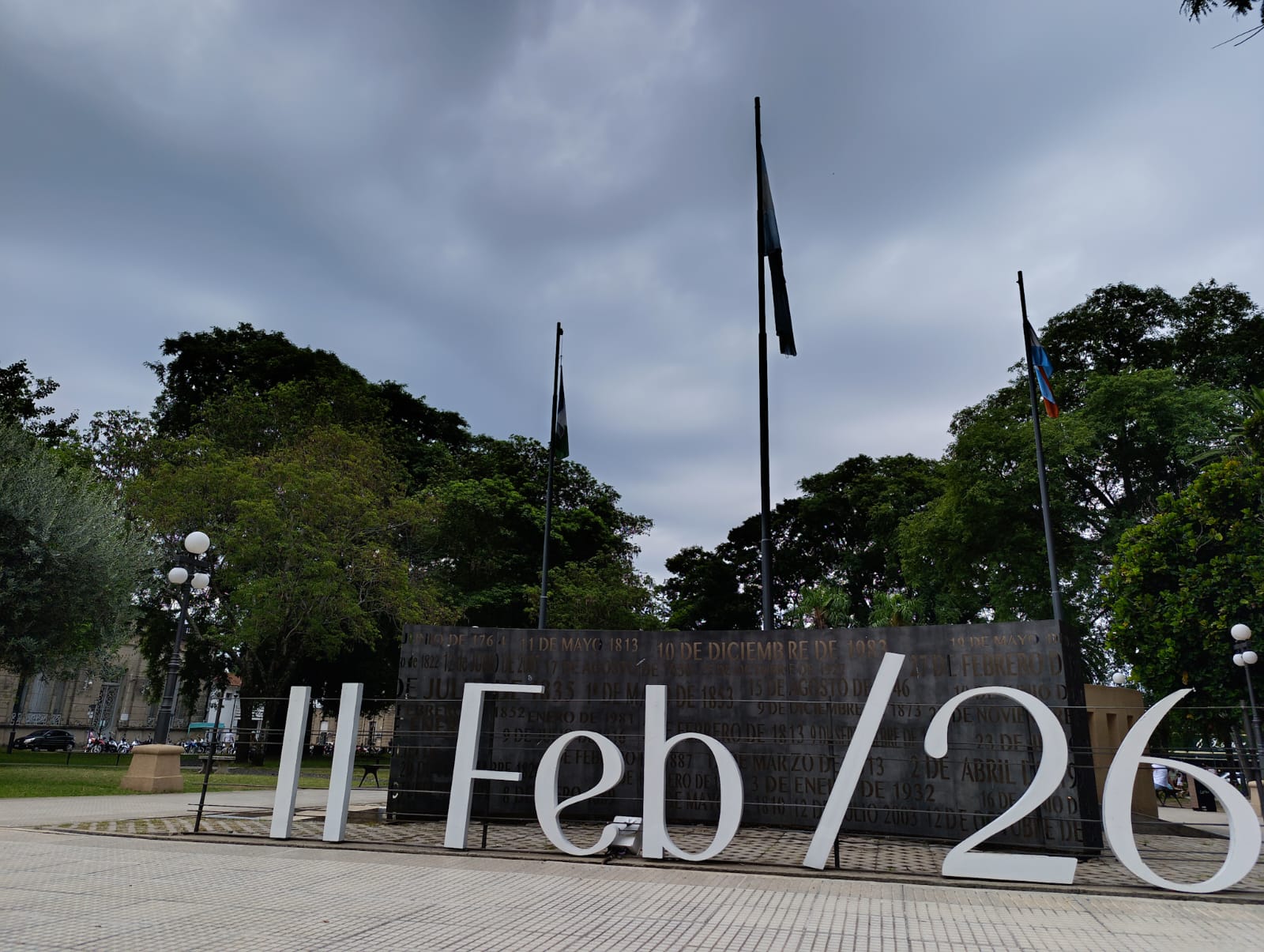 La Paz bajo un cielo que amaga: lluvia tenue, calor y mucha humedad